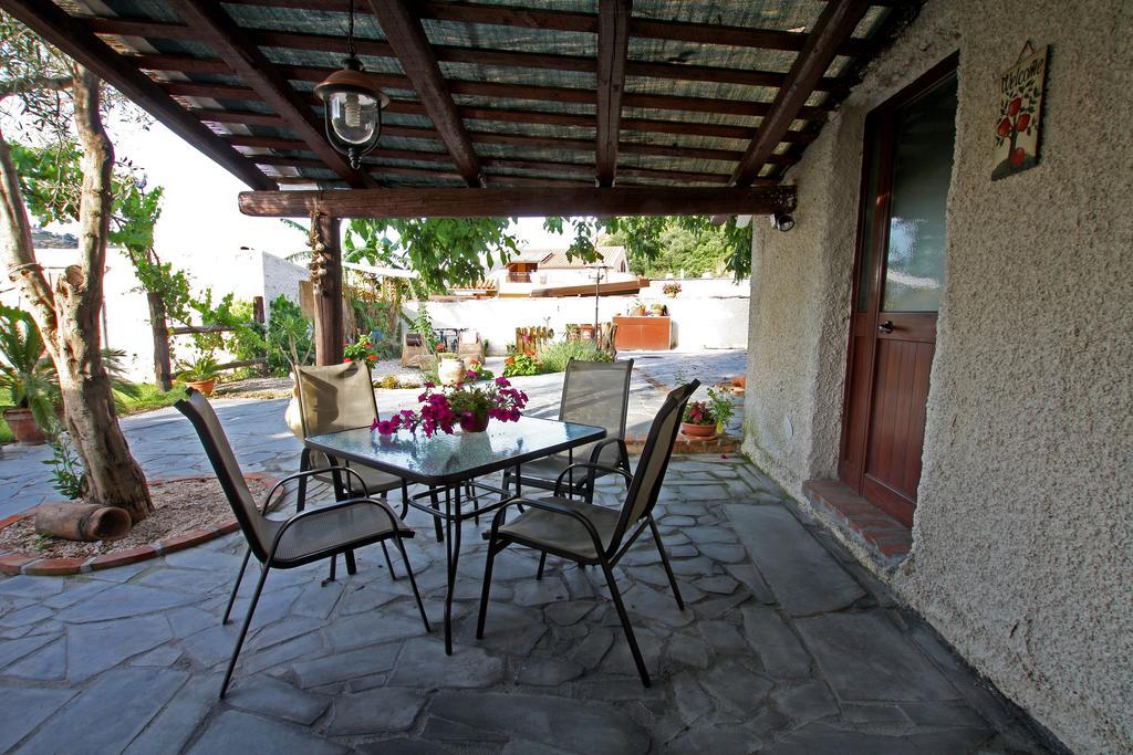 Casa Vacanze Borgo Borghese Sant'Alessio Siculo Bilik gambar
