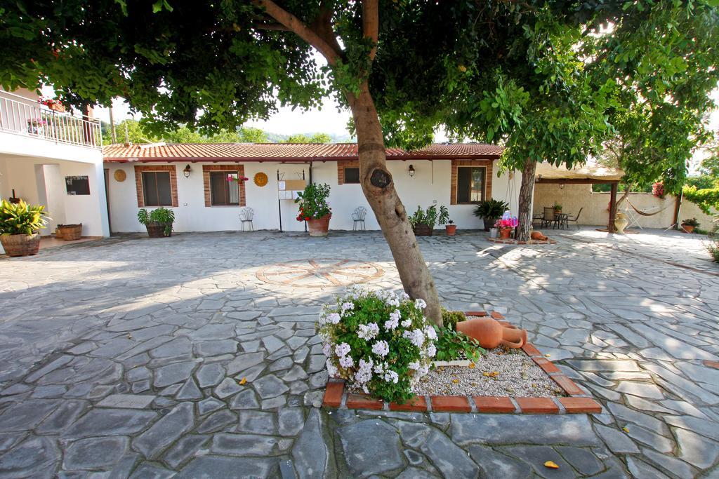 Casa Vacanze Borgo Borghese Sant'Alessio Siculo Luaran gambar