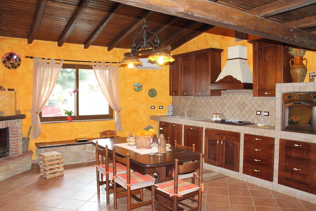 Casa Vacanze Borgo Borghese Sant'Alessio Siculo Bilik gambar